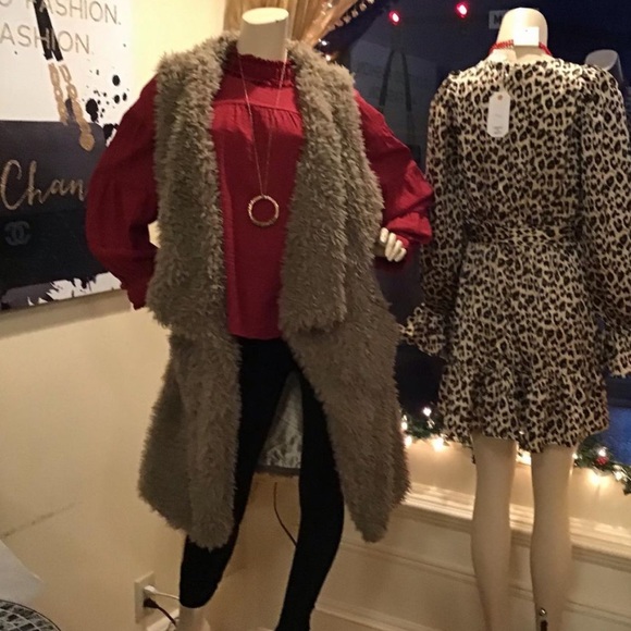 Mustard Seed Jackets & Blazers - Gorgeous winter long with pockets vest !!